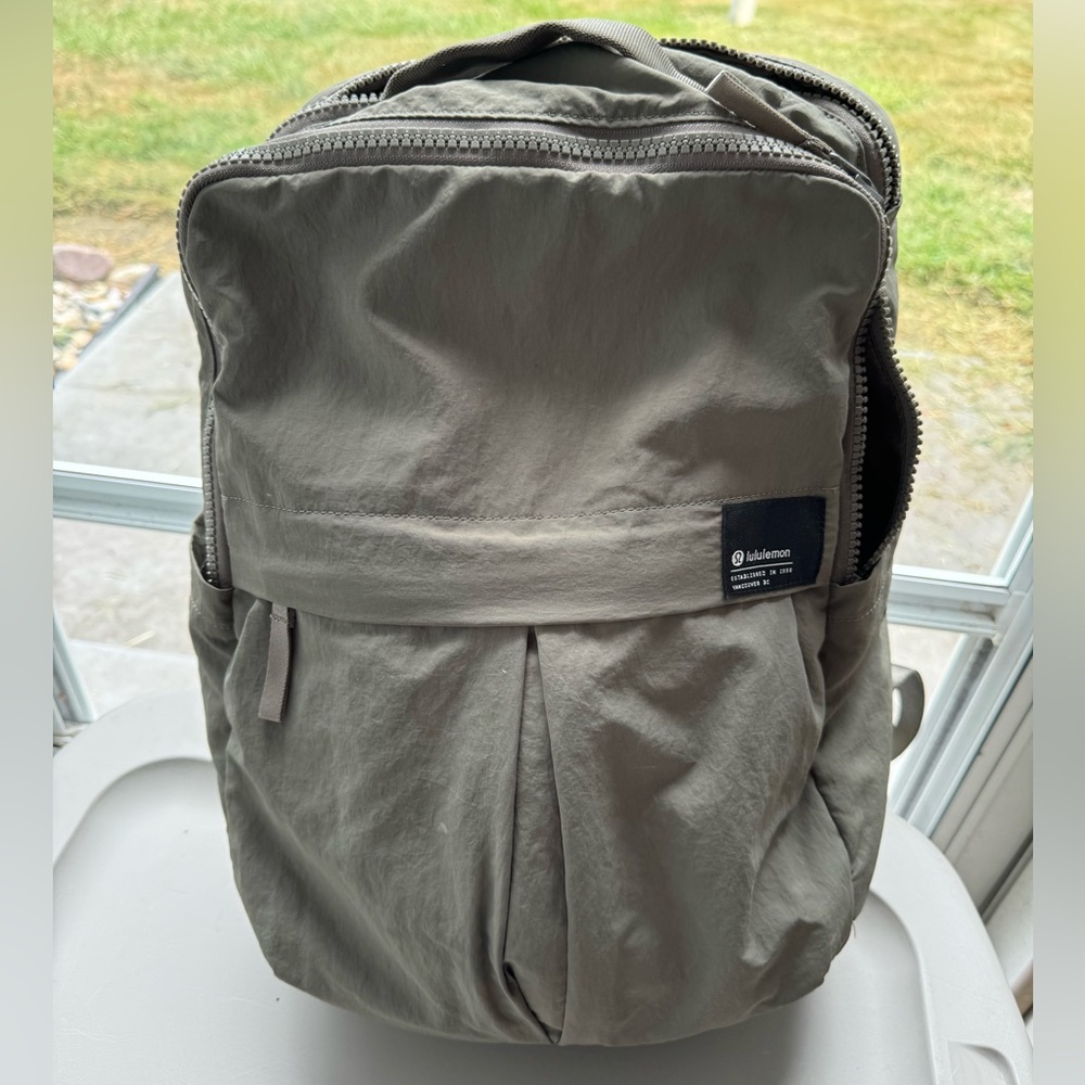 lululemon everyday backpack